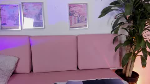 Snapshot of melissa_latingirl chatting on 10-12-25, 05:06 Melissa online show from 10-12-25, 05:06