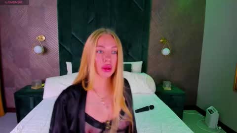 Melissa online show from 10-15-25, 01:39