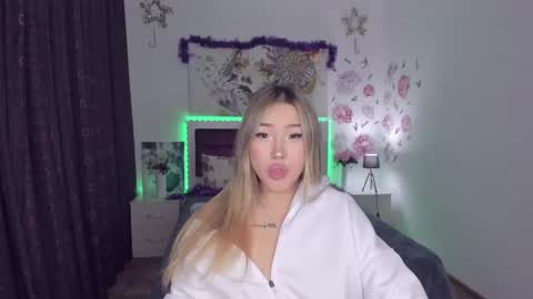 Melissa online show from 01-06-25, 04:02