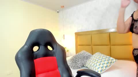 Snapshot of melissarouge chatting on 10-17-25, 08:00    online show from 10-17-25, 08:00