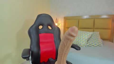 Snapshot of melissarouge chatting on 10-28-25, 08:22    online show from 10-28-25, 08:22