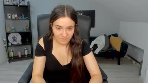 Snapshot of melissawiliam chatting on 10-15-25, 11:10 melissawiliam online show from 10-15-25, 11:10