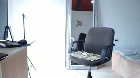 melissazaens online show from 12-21-25, 04:14