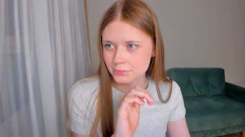 Snapshot of melissssa_bloom chatting on 03-04-26, 06:03 Melissa online show from 03-04-26, 06:03