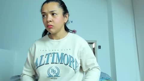 Snapshot of mellanie33 chatting on 01-28-25, 10:34 mellanie online show from 01-28-25, 10:34