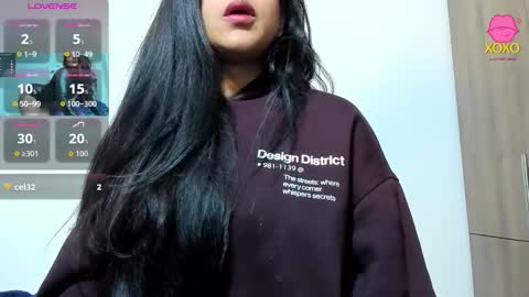 Snapshot of mellanie33 chatting on 11-25-25, 10:04 mellanie online show from 11-25-25, 10:04