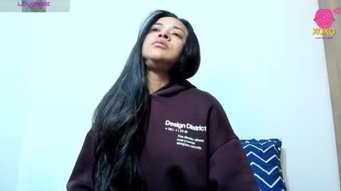 Snapshot of mellanie33 chatting on 11-26-25, 09:54 mellanie online show from 11-26-25, 09:54