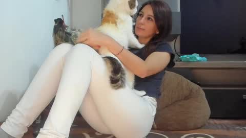 Snapshot of mellbell_ chatting on 02-21-25, 11:32 MellyMell  online show from 02-21-25, 11:32