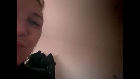 Snapshot of melli23 chatting on 12-13-24, 01:55 Melli online show from 12-13-24, 01:55
