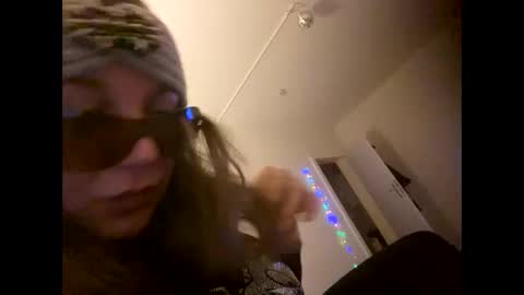 Snapshot of melli23 chatting on 12-20-24, 05:51 Melli online show from 12-20-24, 05:51