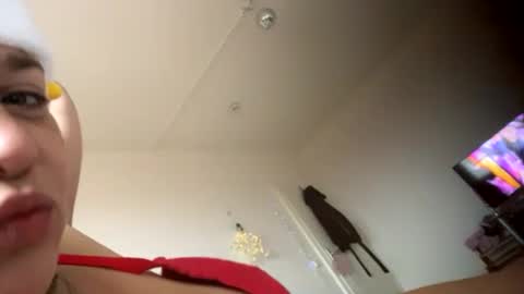 Snapshot of melli23 chatting on 12-26-24, 01:32 Melli online show from 12-26-24, 01:32