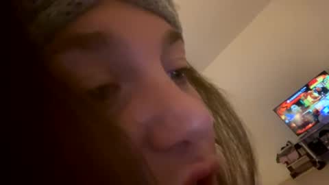 Snapshot of melli23 chatting on 01-01-25, 01:47 Melli online show from 01-01-25, 01:47