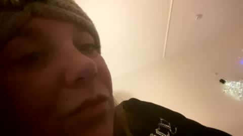 Snapshot of melli23 chatting on 01-01-25, 10:24 Melli online show from 01-01-25, 10:24