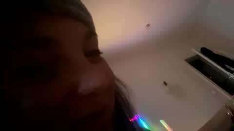 Snapshot of melli23 chatting on 01-04-25, 03:17 Melli online show from 01-04-25, 03:17