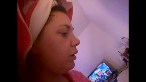 Snapshot of melli23 chatting on 01-04-25, 09:41 Melli online show from 01-04-25, 09:41
