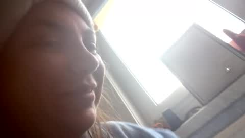 Snapshot of melli23 chatting on 01-12-25, 08:14 Melli online show from 01-12-25, 08:14