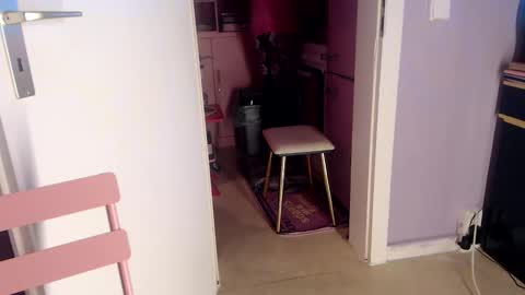 Snapshot of melli23 chatting on 10-15-25, 07:47 Melli online show from 10-15-25, 07:47