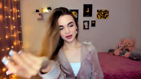 Snapshot of mellifluoustess chatting on 12-10-24, 09:33 Tessa online show from 12-10-24, 09:33