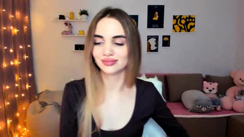 Snapshot of mellifluoustess chatting on 12-19-24, 02:01 Tessa online show from 12-19-24, 02:01