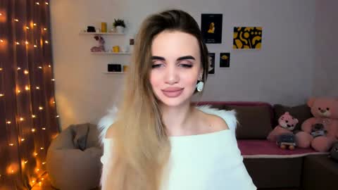 Snapshot of mellifluoustess chatting on 12-20-24, 08:23 Tessa online show from 12-20-24, 08:23