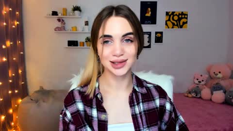 Snapshot of mellifluoustess chatting on 12-23-24, 12:25 Tessa online show from 12-23-24, 12:25