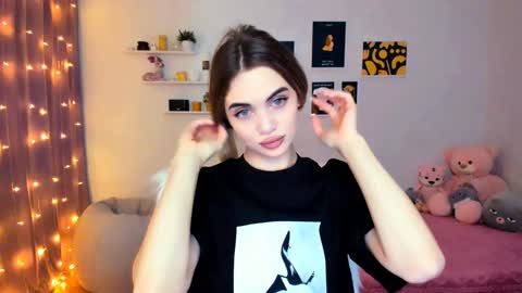 Snapshot of mellifluoustess chatting on 12-24-24, 09:22 Tessa online show from 12-24-24, 09:22