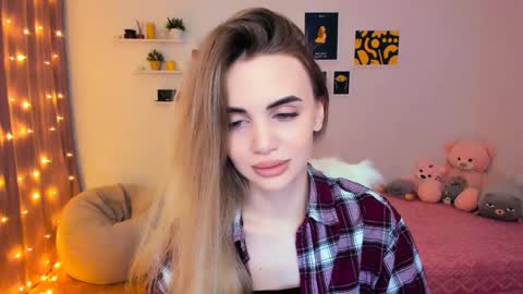 Snapshot of mellifluoustess chatting on 01-17-25, 09:39 Tessa online show from 01-17-25, 09:39