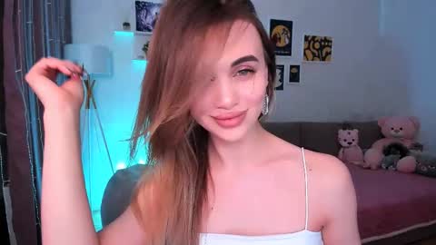 Snapshot of mellifluoustess chatting on 03-09-25, 10:52 Tessa online show from 03-09-25, 10:52