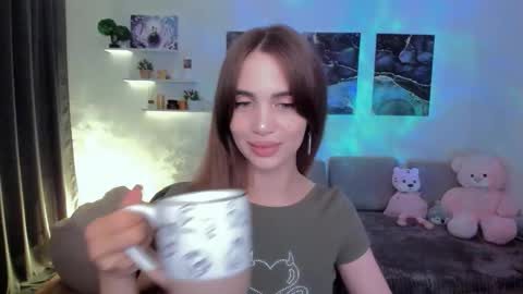 Snapshot of mellifluoustess chatting on 09-19-25, 09:15 Tessa online show from 09-19-25, 09:15