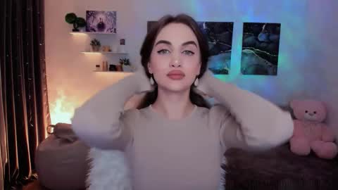 Snapshot of mellifluoustess chatting on 12-13-25, 08:47 Tessa online show from 12-13-25, 08:47