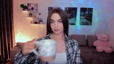 Snapshot of mellifluoustess chatting on 12-14-25, 08:57 Tessa online show from 12-14-25, 08:57