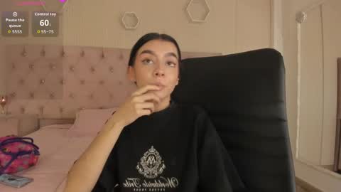 Snapshot of mellove_ chatting on 05-13-26, 11:33 Mel online show from 05-13-26, 11:33