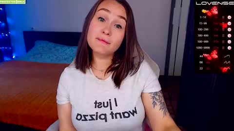 Snapshot of mellovell chatting on 09-15-25, 09:42 Mel online show from 09-15-25, 09:42