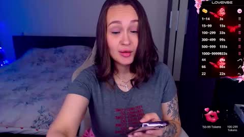 Snapshot of mellovell chatting on 10-26-25, 08:42 Mel online show from 10-26-25, 08:42