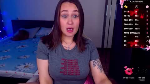 Snapshot of mellovell chatting on 11-07-25, 11:43 Mel online show from 11-07-25, 11:43