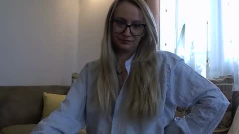 Melly online show from 03-08-26, 08:29