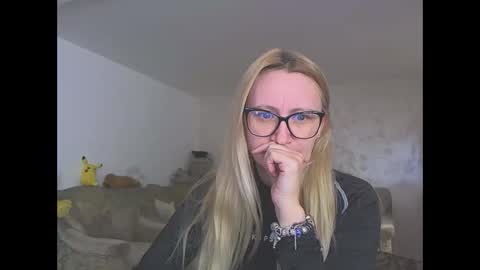 Melly online show from 04-06-26, 06:58