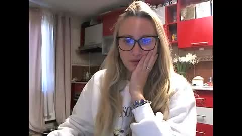 Melly online show from 04-16-26, 07:31