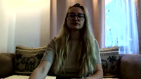 Melly online show from 06-11-26, 06:00