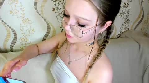 MelMooon online show from 09-09-25, 07:02