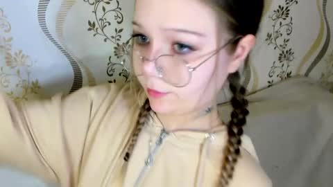 MelMooon online show from 10-07-25, 02:25