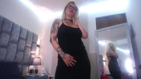 Snapshot of melo_deborah chatting on 02-22-26, 08:18 Debora online show from 02-22-26, 08:18