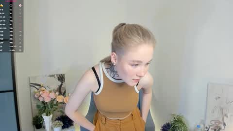 Snapshot of melodievejar chatting on 01-10-26, 04:25 melodievejar online show from 01-10-26, 04:25