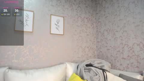 Snapshot of melodiroux_ chatting on 01-22-25, 08:59 Melodi online show from 01-22-25, 08:59