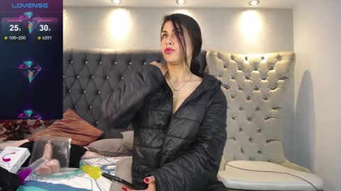 Snapshot of melodiroux_ chatting on 01-26-25, 07:20 Melodi online show from 01-26-25, 07:20