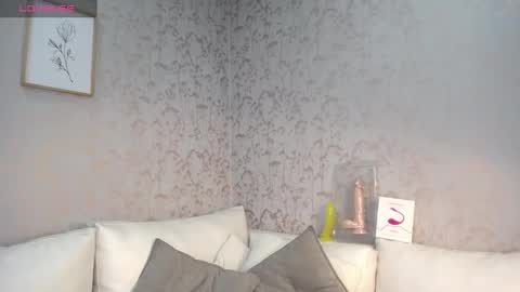 Snapshot of melodiroux_ chatting on 02-01-25, 01:09 Melodi online show from 02-01-25, 01:09