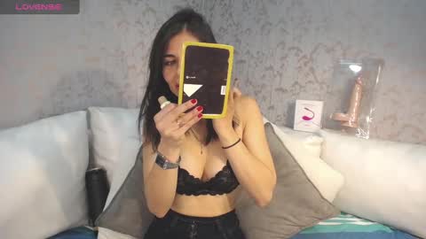 Snapshot of melodiroux_ chatting on 02-02-25, 01:08 Melodi online show from 02-02-25, 01:08