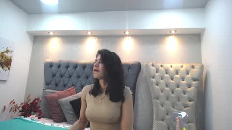 Snapshot of melodiroux_ chatting on 02-05-25, 12:06 Melodi online show from 02-05-25, 12:06