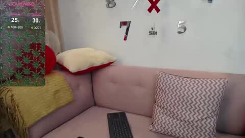 Snapshot of melodiroux_ chatting on 02-16-25, 04:10 Melodi online show from 02-16-25, 04:10