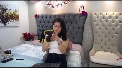 Snapshot of melodiroux_ chatting on 02-18-25, 01:00 Melodi online show from 02-18-25, 01:00